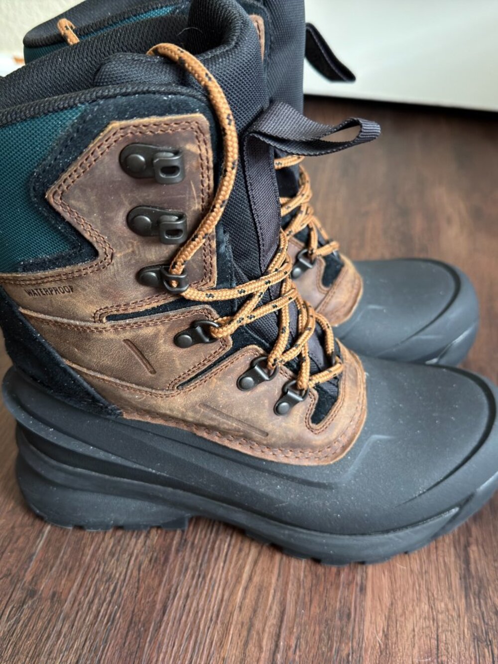 The North Face Chilkat V 400 Waterproof Boots Men 9 Brown Black NF0A5LVZ 92P